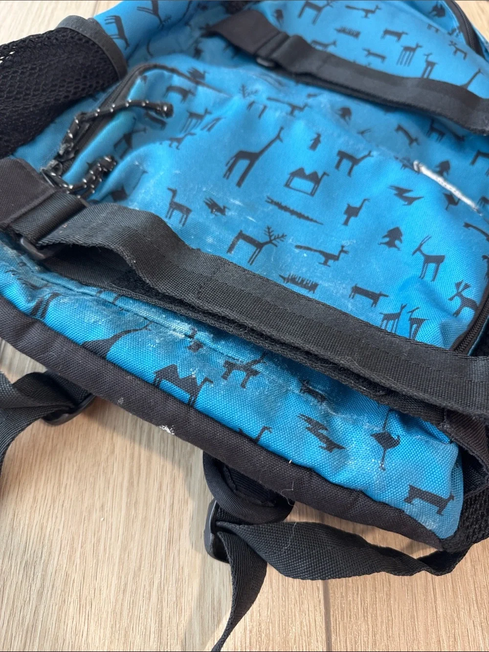 Burton Batoh Treble Yell Wall Paper Print Backpack Distressed All Over Print